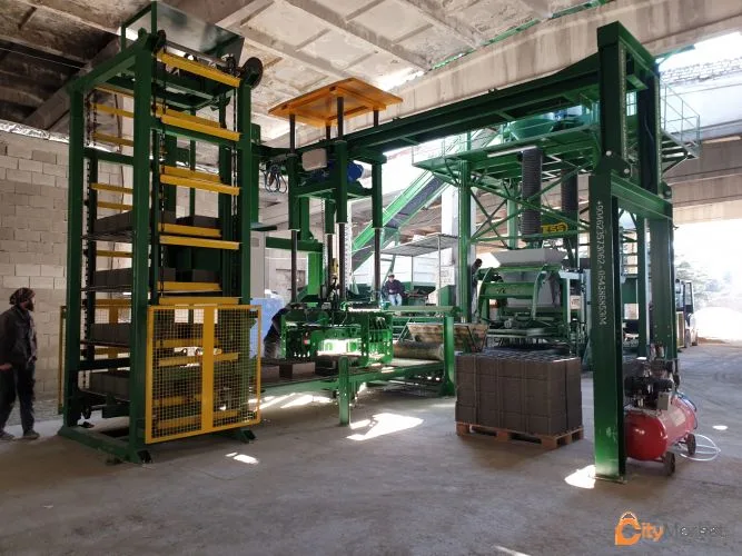 Photo 2 of Block cutting machine